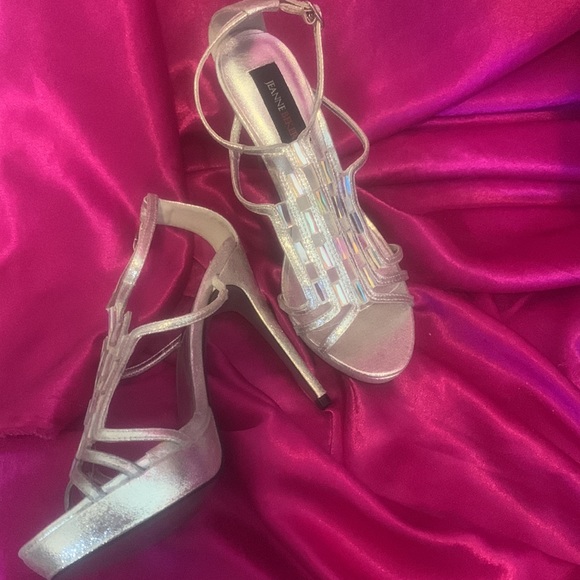 Jenanne Beker size 8 silver heels with unique glass like jewls. Ankle straps - Picture 5 of 6